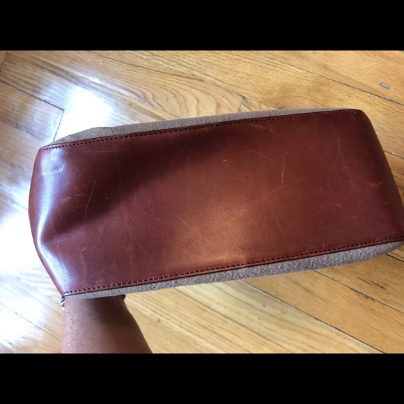 Kate Spade bag Striped interior.Leather bottom. - Picture 5 of 5